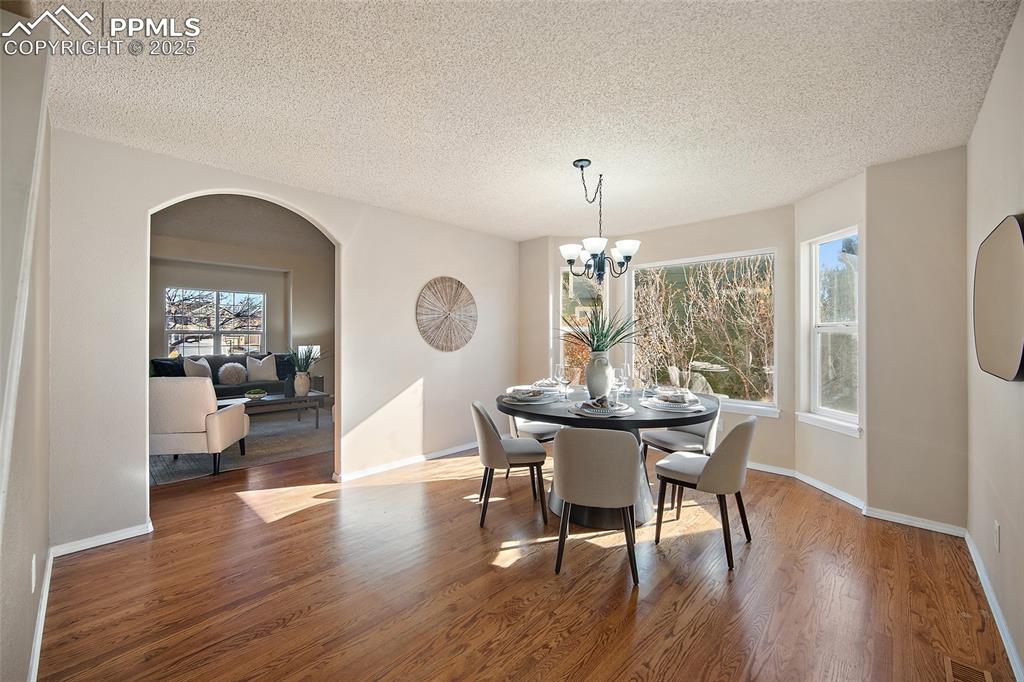 Image 9 of 50: Dining Area