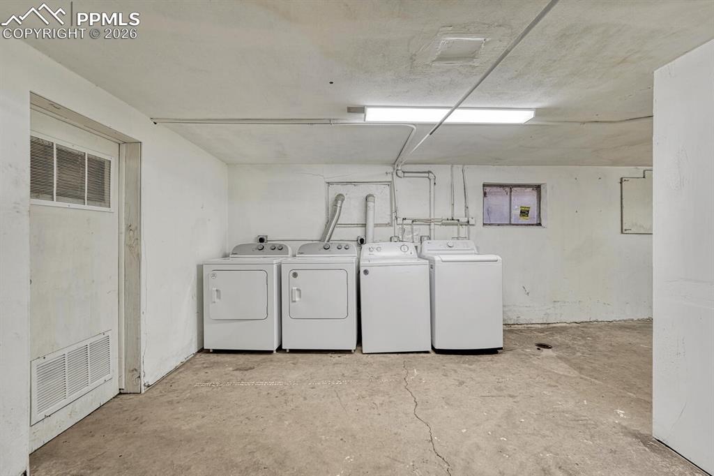 Image 27 of 42: Laundry