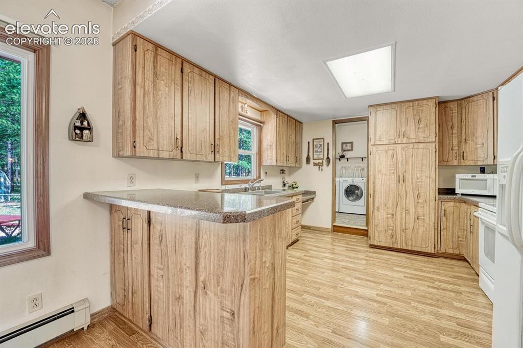 Image 9 of 50: Kitchen