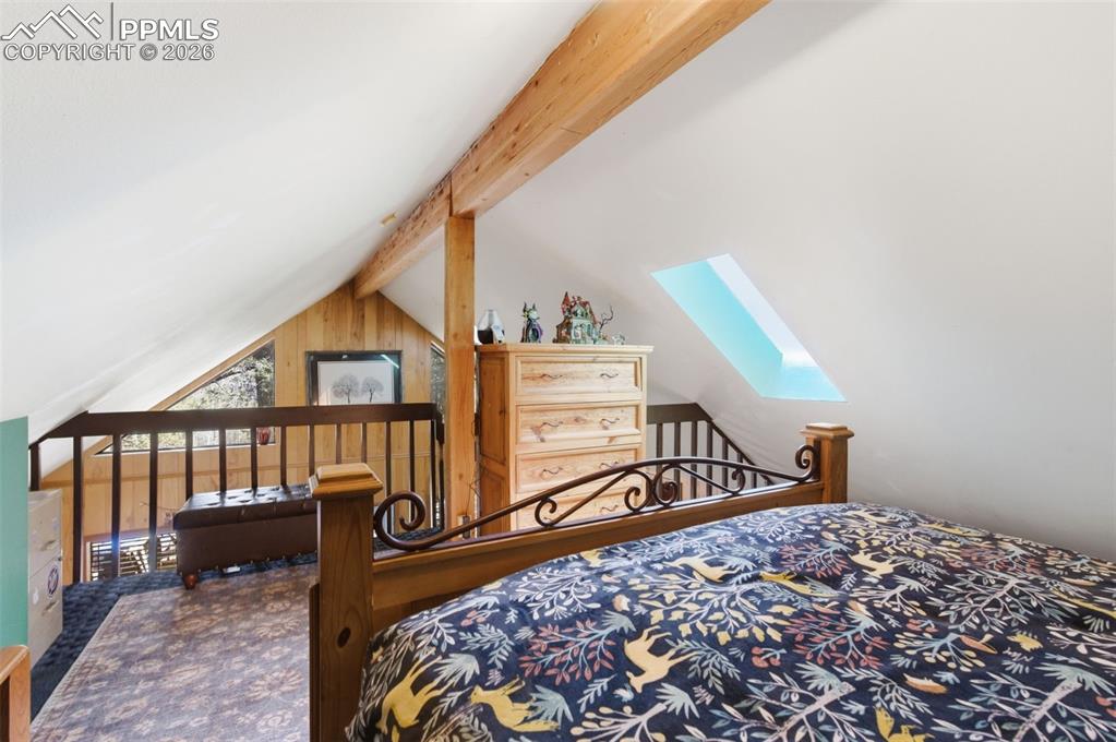 Image 14 of 26: Bedroom