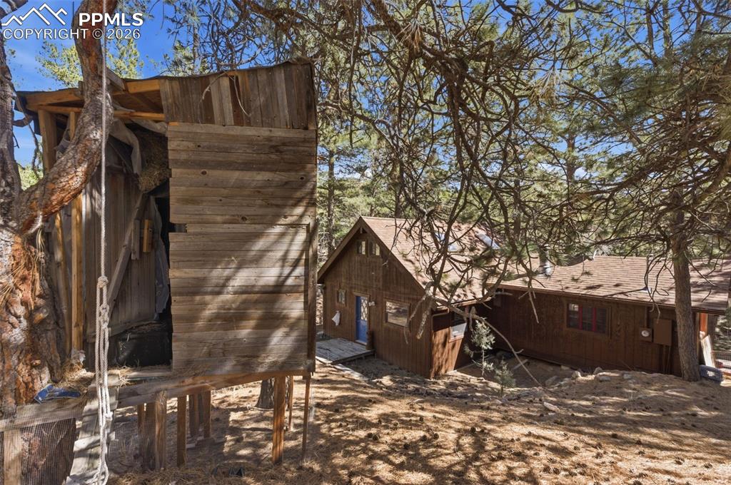 Image 18 of 26: Back of Structure