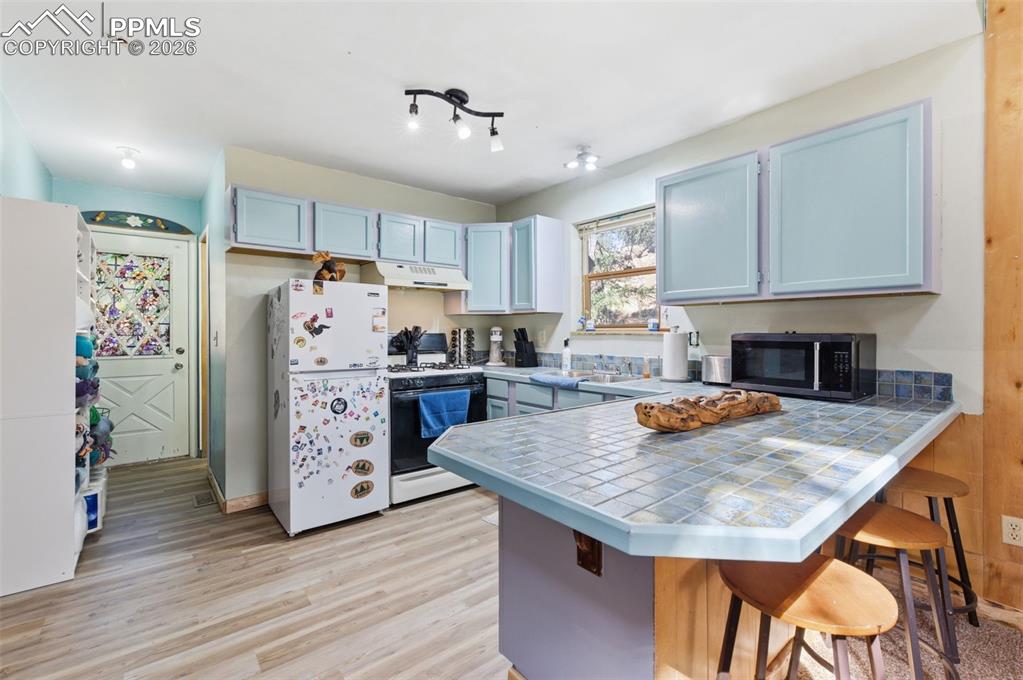 Image 7 of 26: Living Room