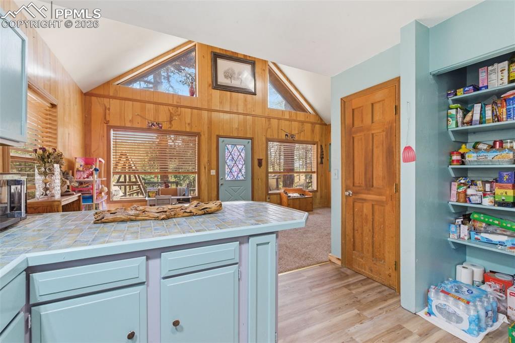 Image 9 of 26: Kitchen