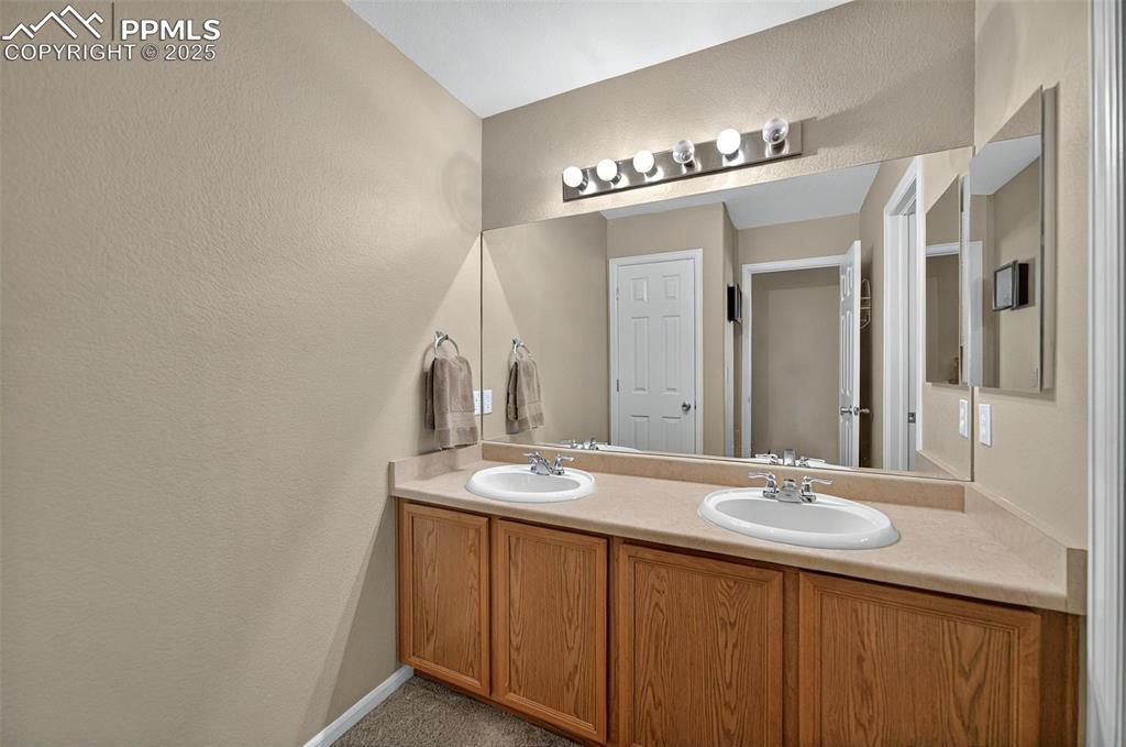 Image 14 of 26: Bathroom