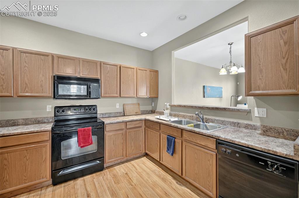 Image 5 of 26: Kitchen