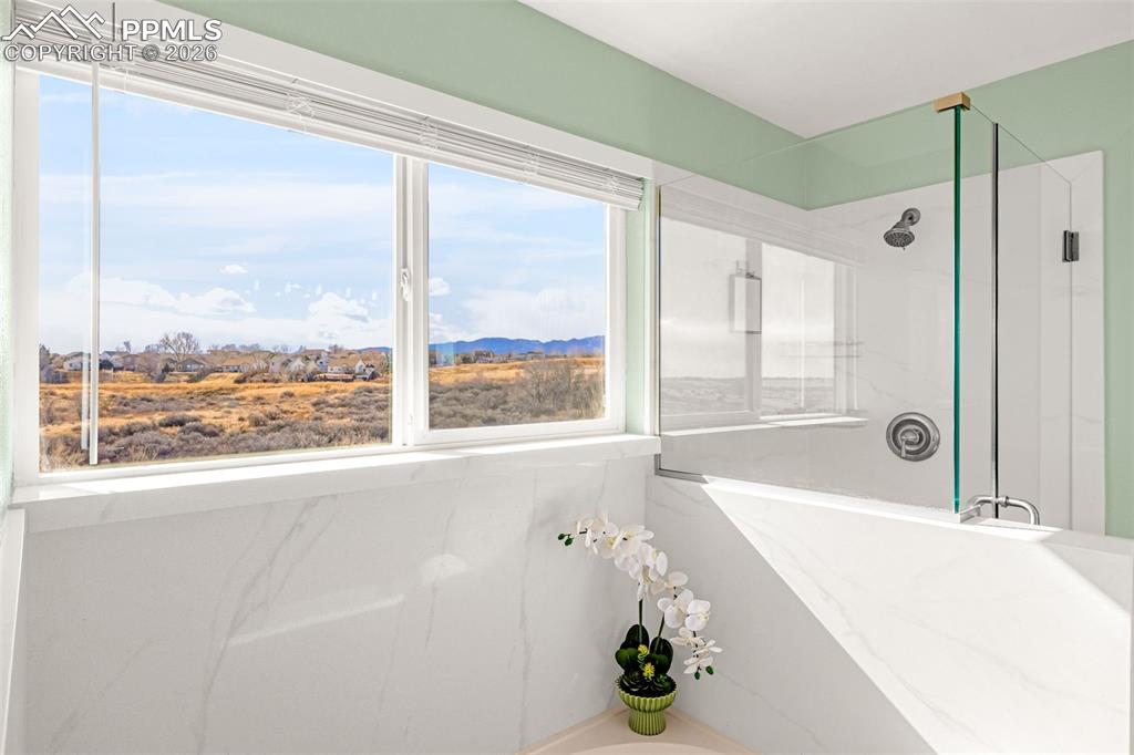 Image 14 of 41: Bathroom