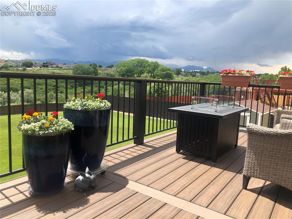 Image 29 of 41: Deck