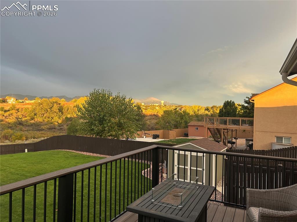 Image 30 of 41: Deck