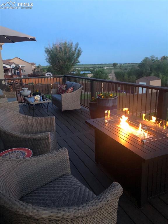 Image 31 of 41: Deck