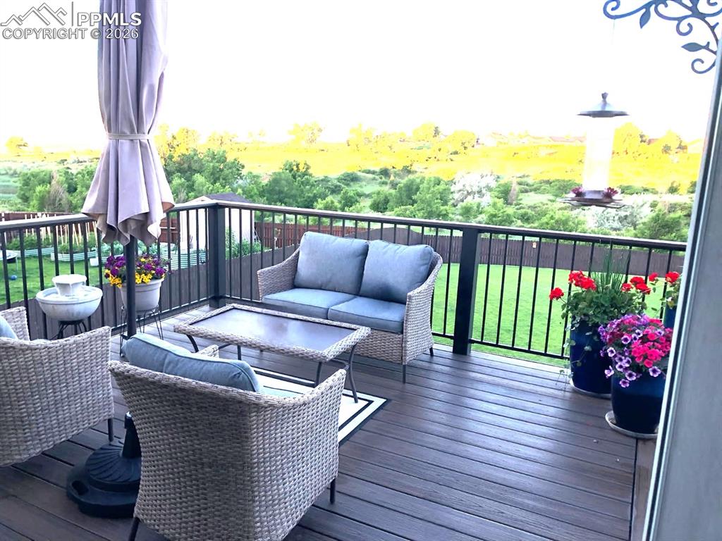 Image 33 of 41: Deck