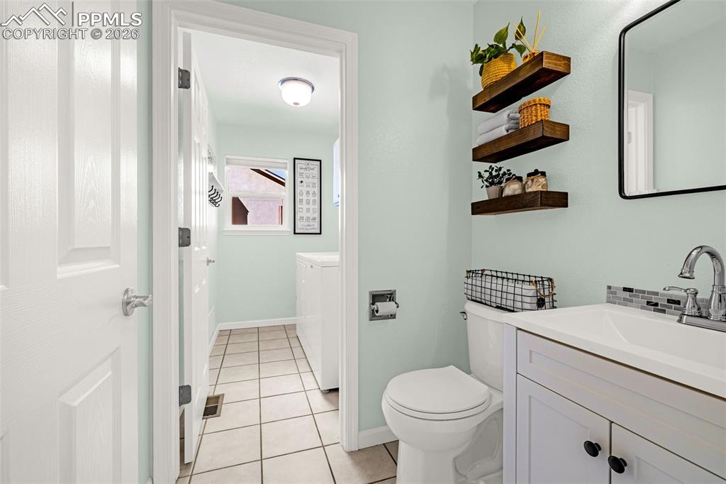 Image 5 of 41: Bathroom