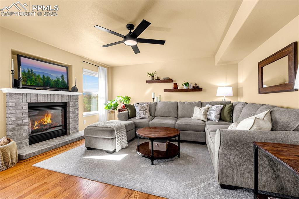 Image 6 of 41: Living Room