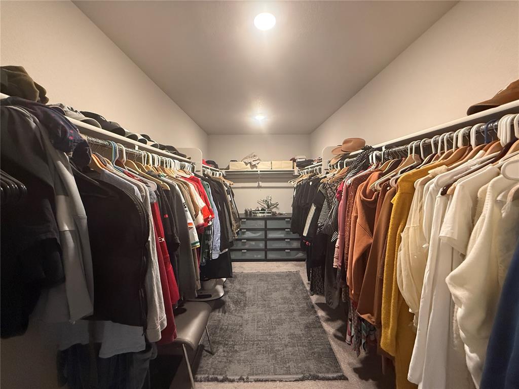 Image 12 of 18: Closet