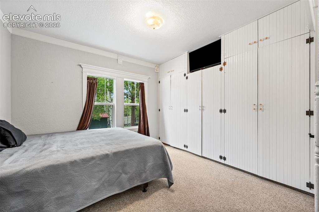 Image 10 of 21: Bedroom