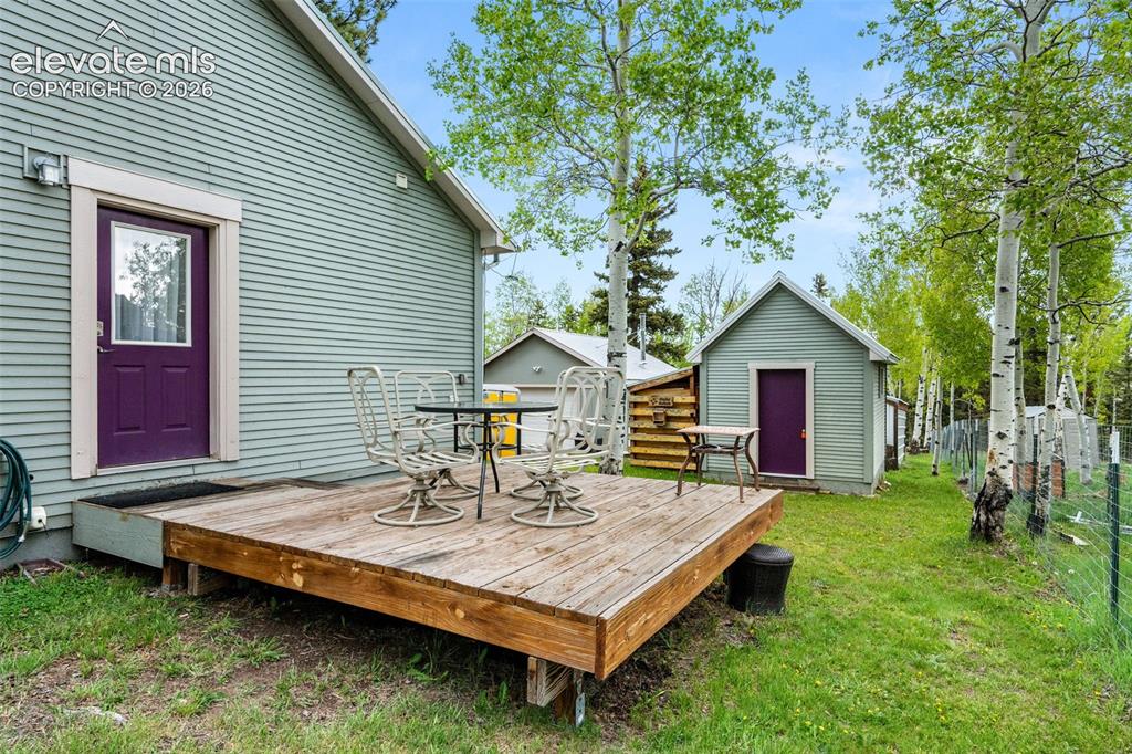Image 14 of 21: Deck