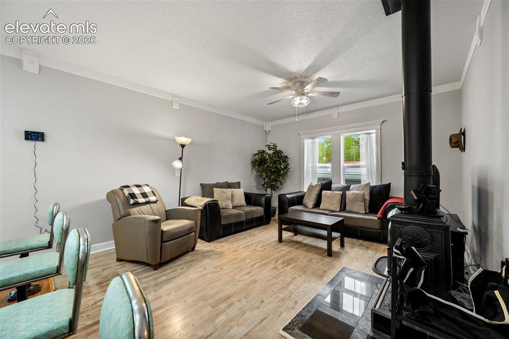 Image 7 of 21: Living Room