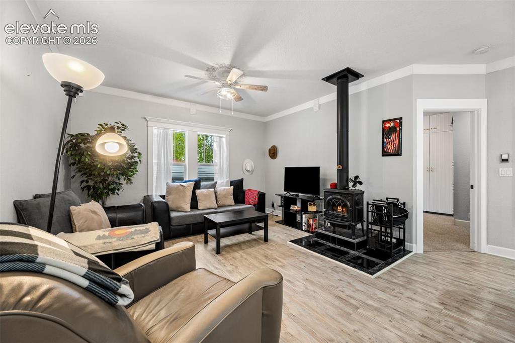 Image 8 of 21: Living Room