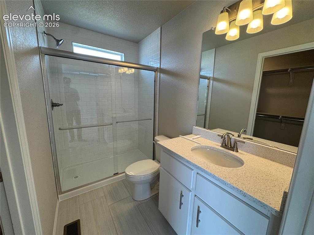 Image 12 of 16: Bathroom