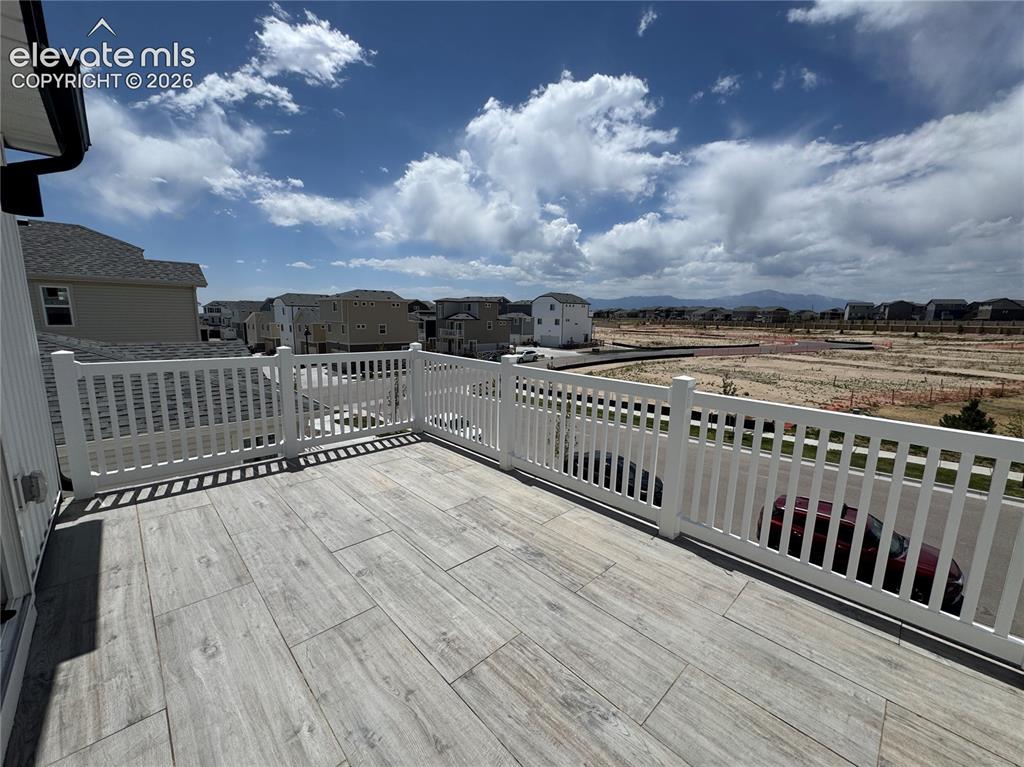 Image 15 of 16: Deck