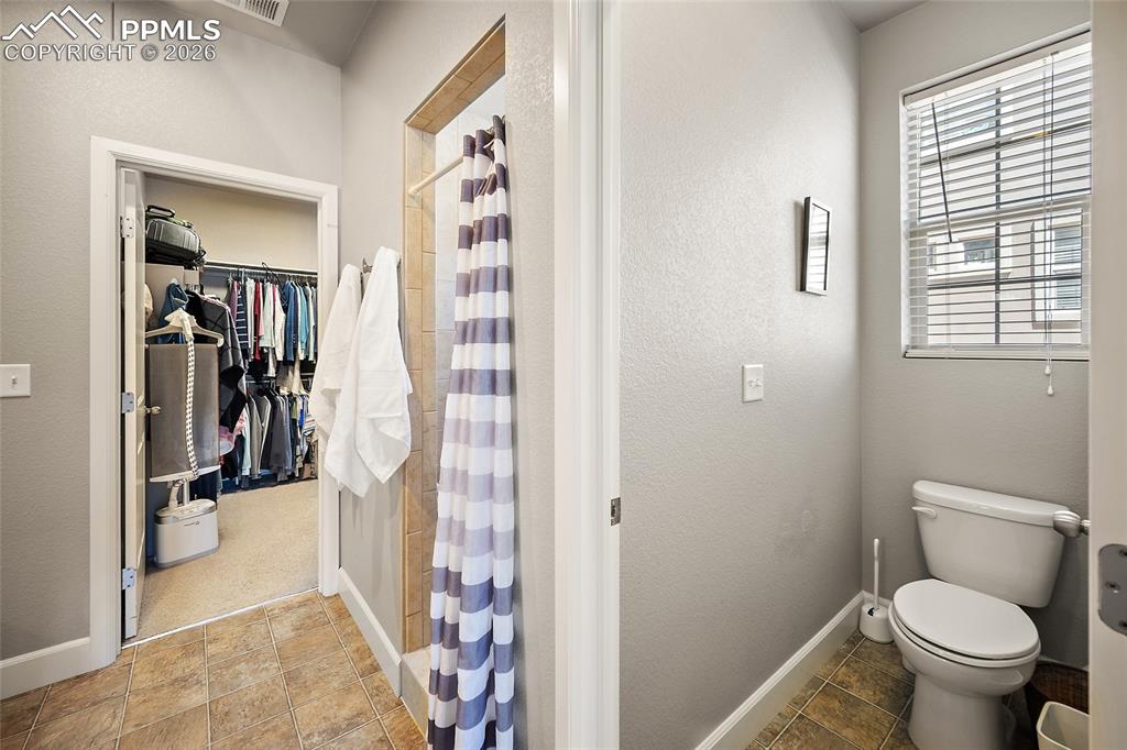 Image 22 of 42: Bedroom