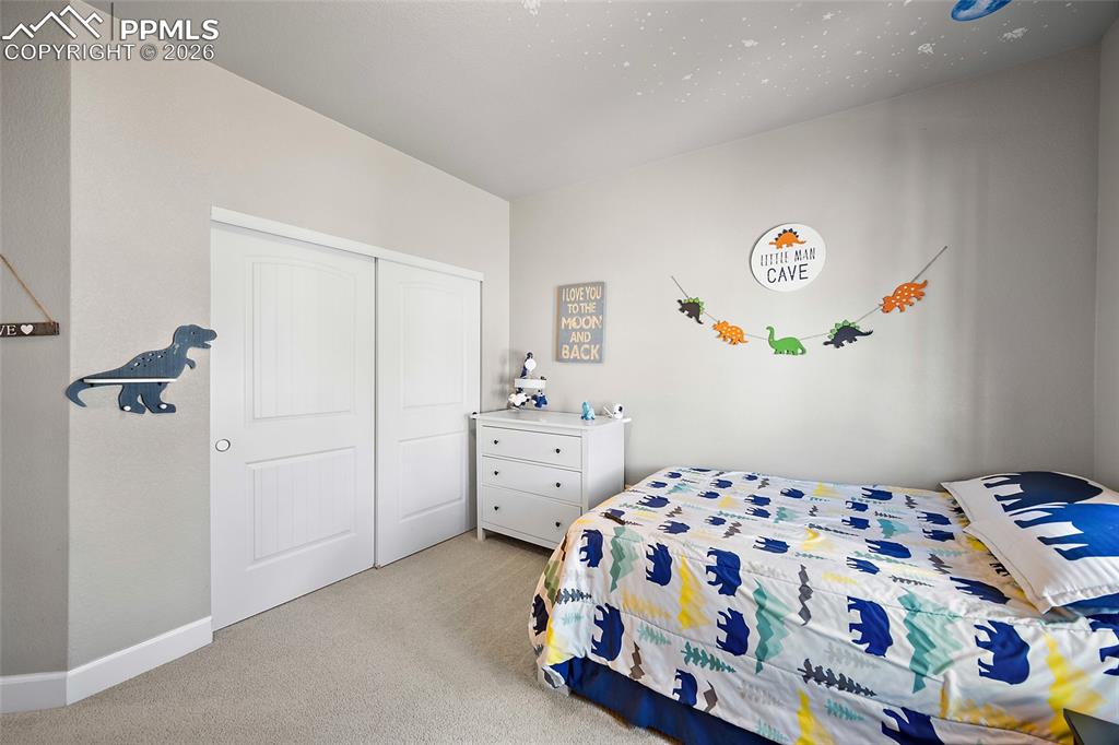 Image 27 of 42: Bedroom