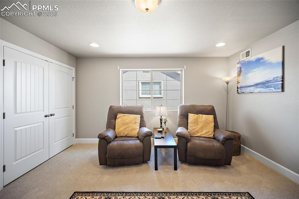 Image 29 of 42: Closet