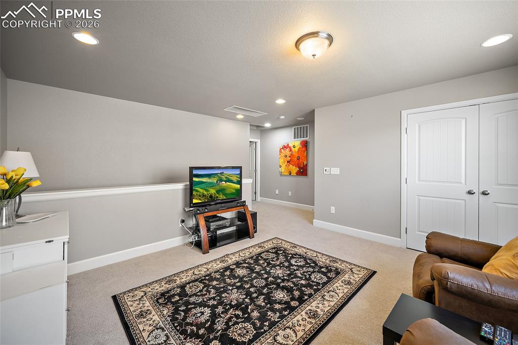 Image 30 of 42: Sitting Room