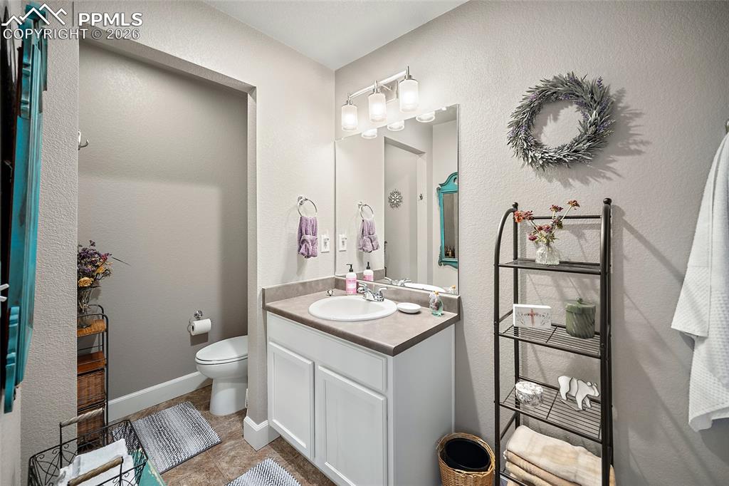 Image 34 of 42: Bedroom