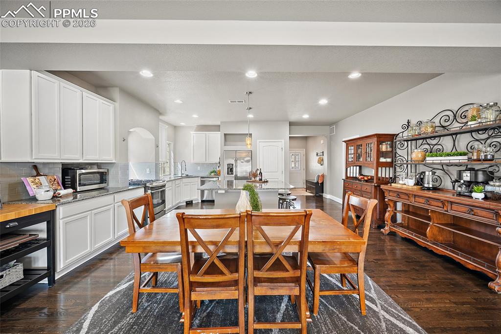 Image 9 of 42: Dining Area