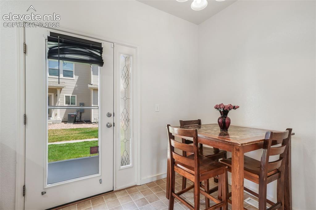 Image 19 of 50: Dining Area