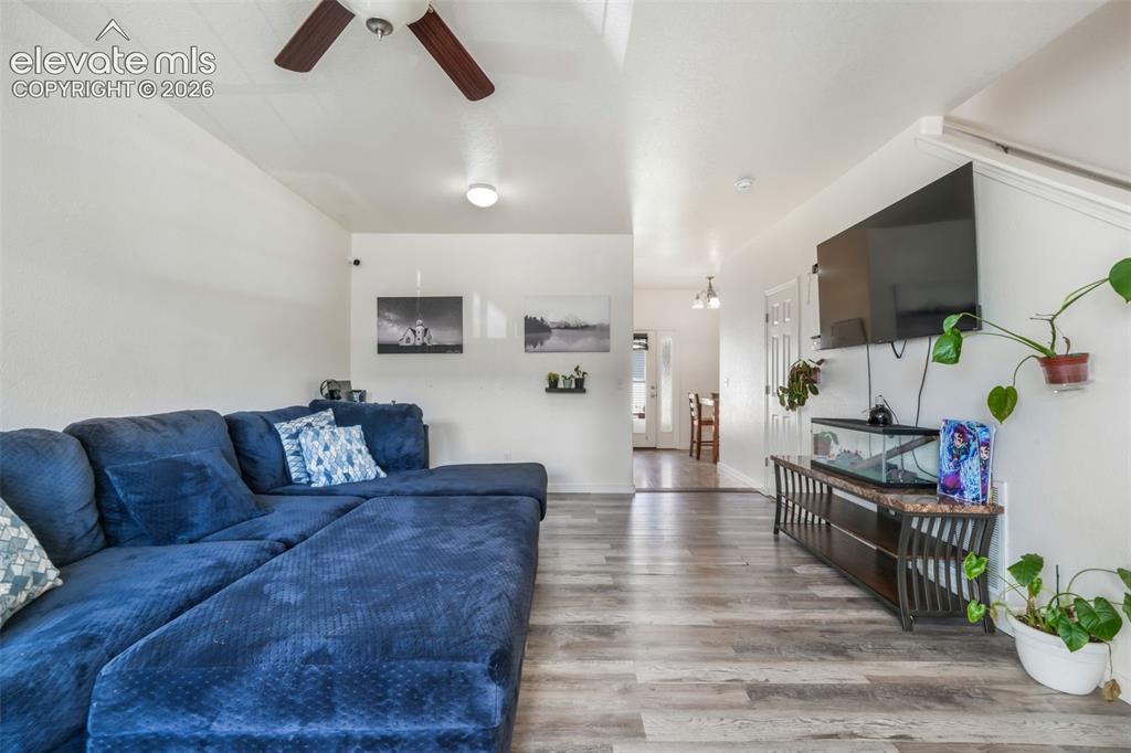 Image 8 of 50: Living Room