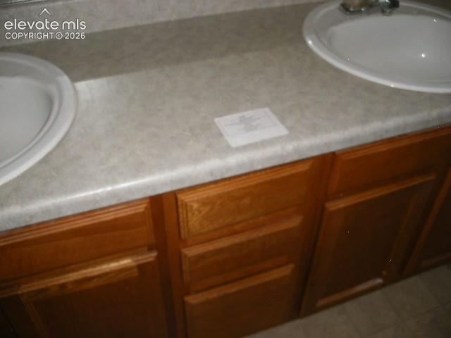 Image 11 of 44: Bathroom