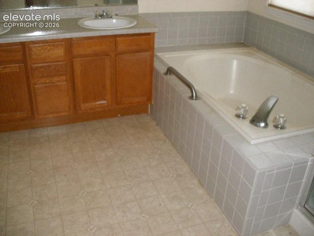 Image 12 of 44: Bathroom