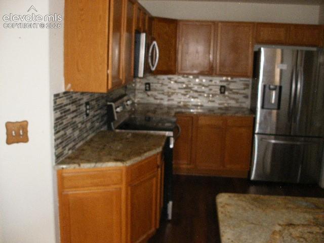 Image 14 of 44: Kitchen