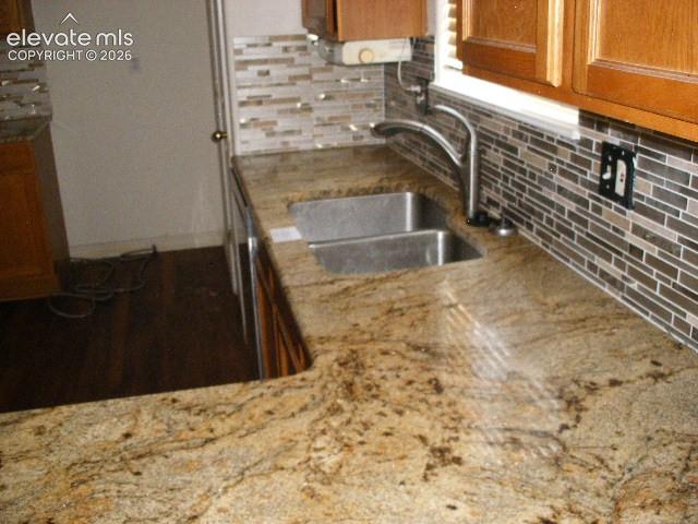 Image 20 of 44: Kitchen