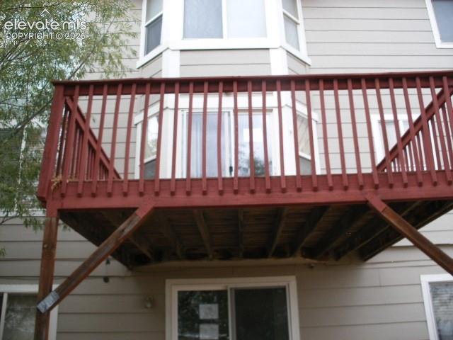 Image 37 of 44: Deck