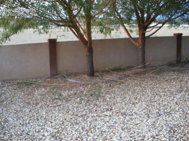 Image 38 of 44: Yard