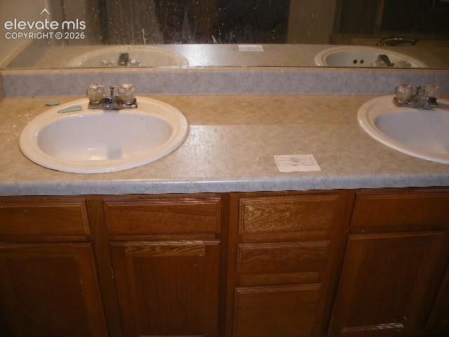 Image 4 of 44: Bathroom