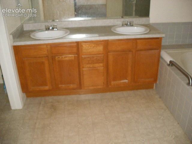 Image 6 of 44: Bathroom