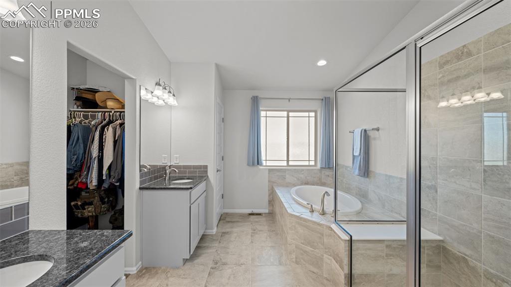 Image 14 of 35: Bathroom