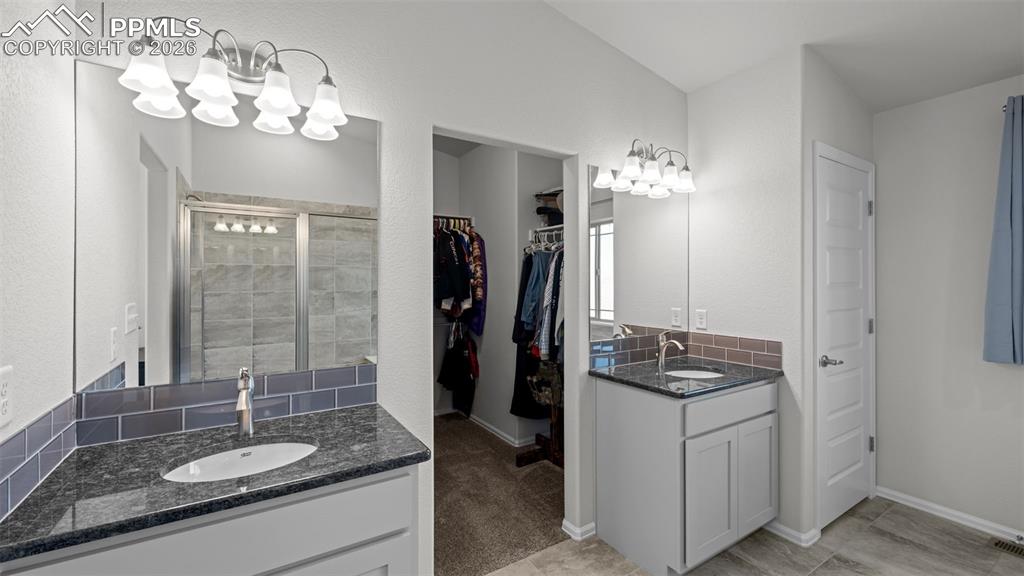 Image 15 of 35: Bathroom