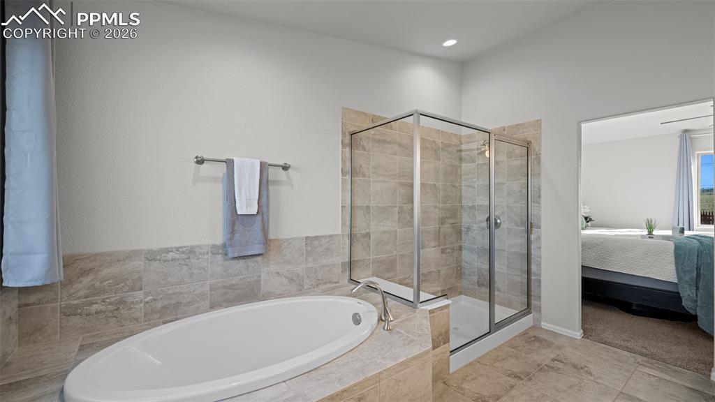 Image 16 of 35: Bathroom