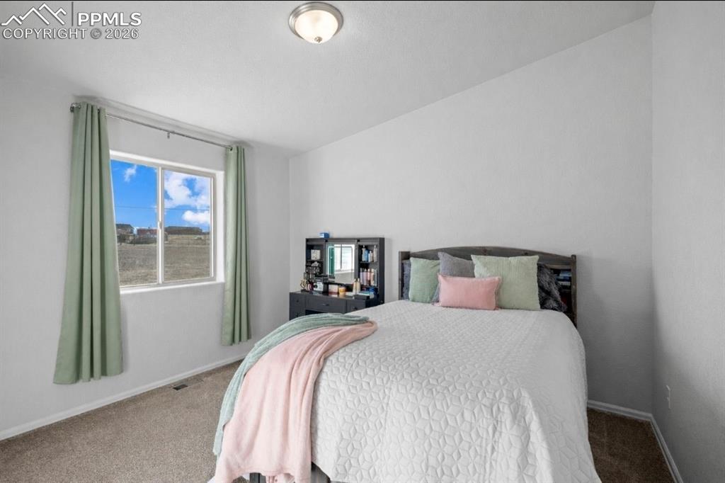 Image 20 of 35: Bedroom