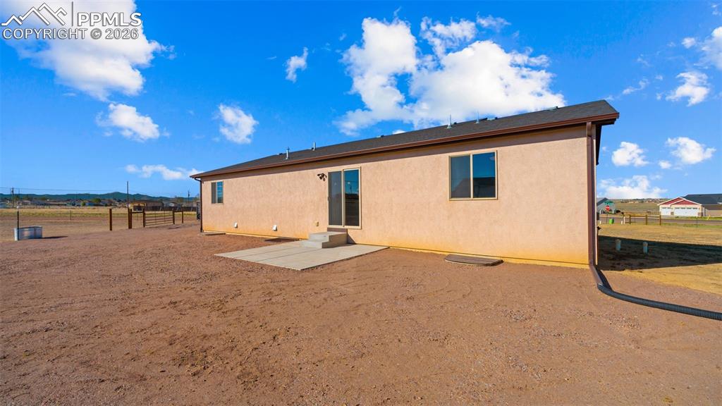 Image 26 of 35: Back of Structure