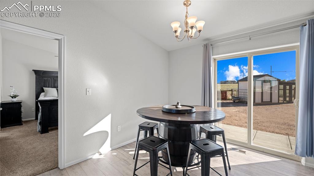 Image 8 of 35: Dining Area