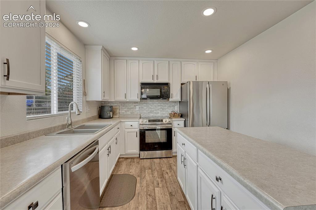 Image 11 of 42: Kitchen