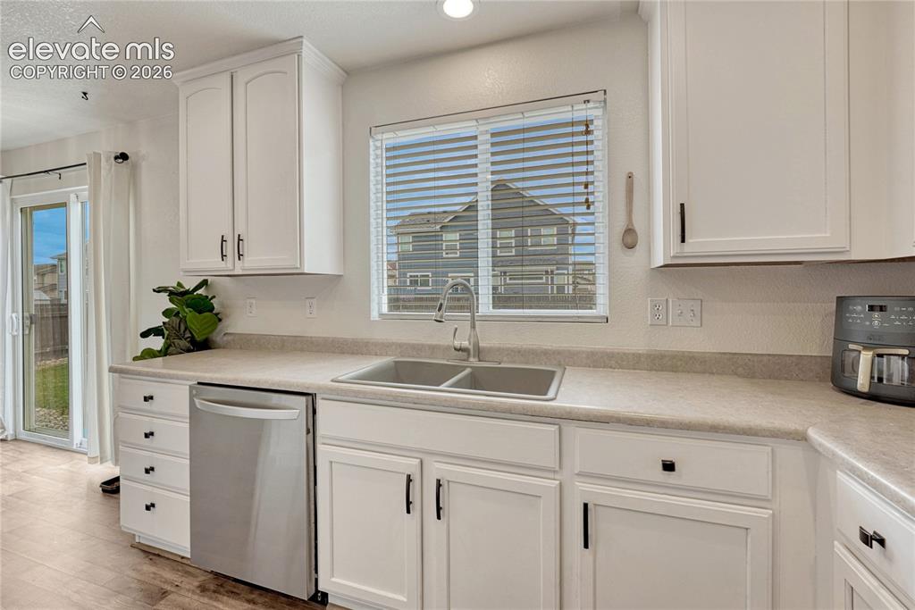 Image 13 of 42: Kitchen