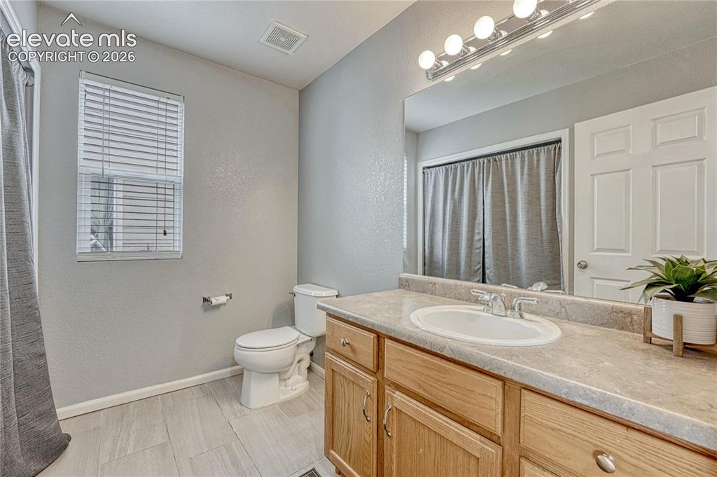 Image 14 of 42: Bathroom