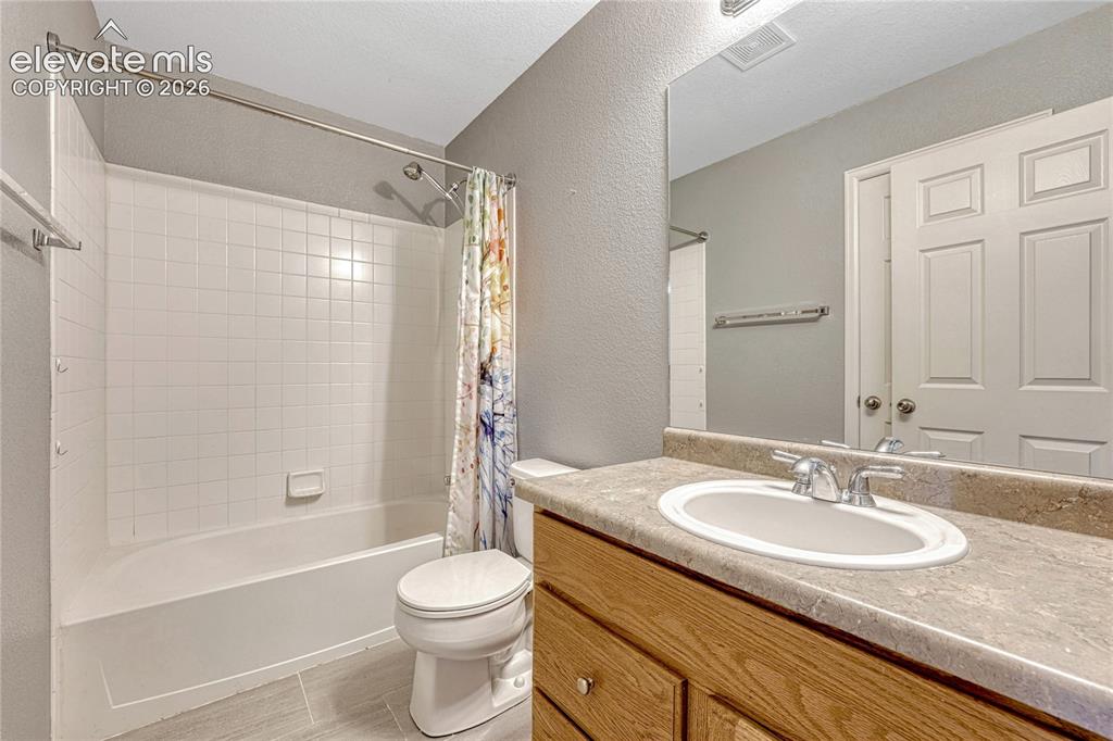 Image 24 of 42: Bathroom
