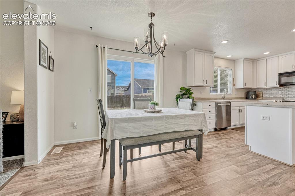Image 7 of 42: Dining Area